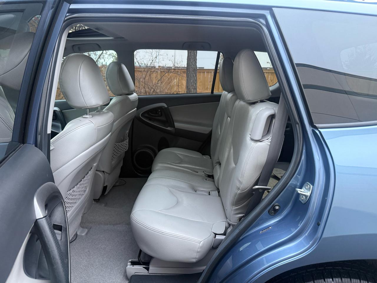 Toyota RAV4 FWD 4dr I4 (Natl) 2012