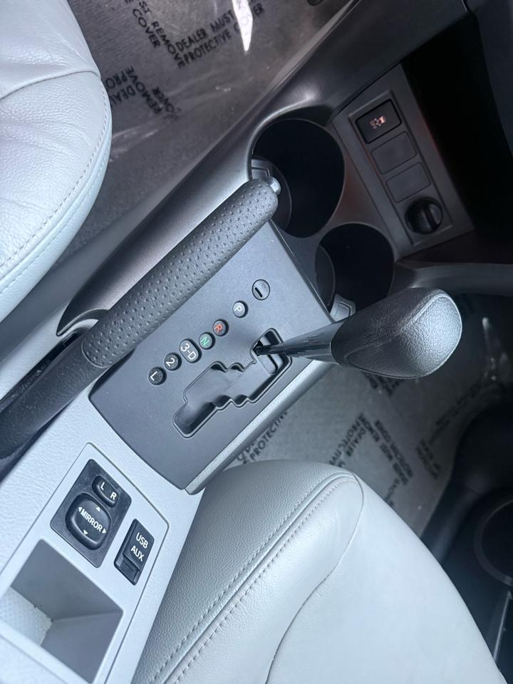 Toyota RAV4 FWD 4dr I4 (Natl) 2012