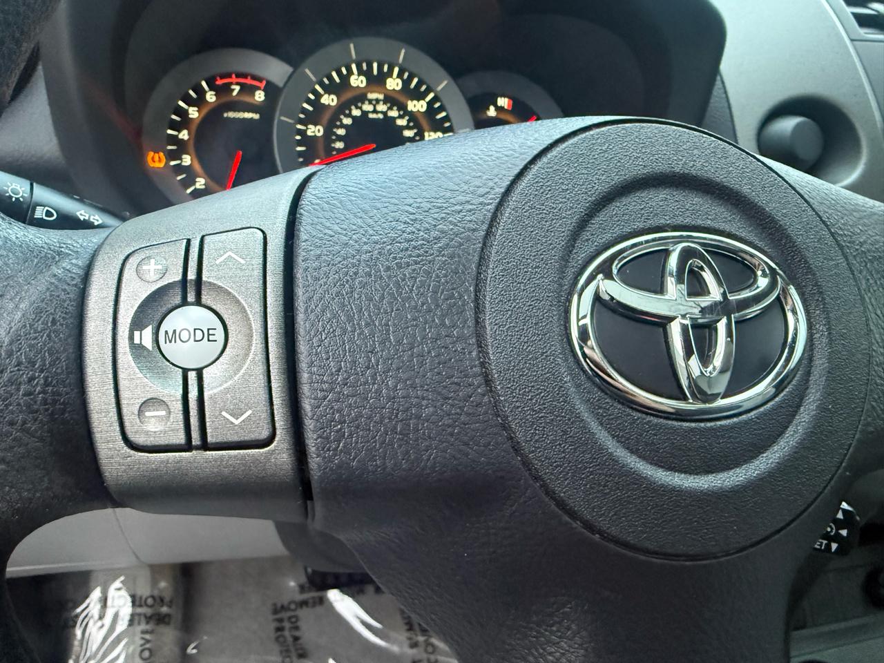 Toyota RAV4 FWD 4dr I4 (Natl) 2012
