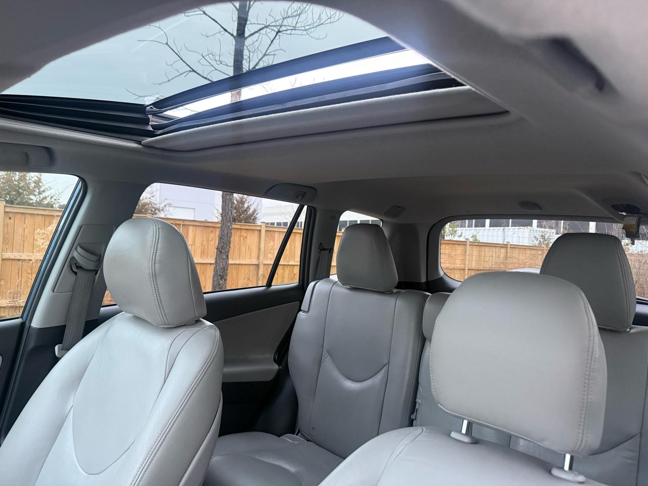 Toyota RAV4 FWD 4dr I4 (Natl) 2012