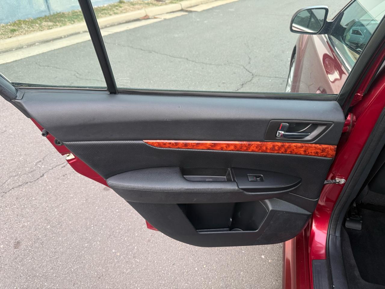 Subaru Legacy 4dr Sdn H6 Auto 3.6R Limited 2010