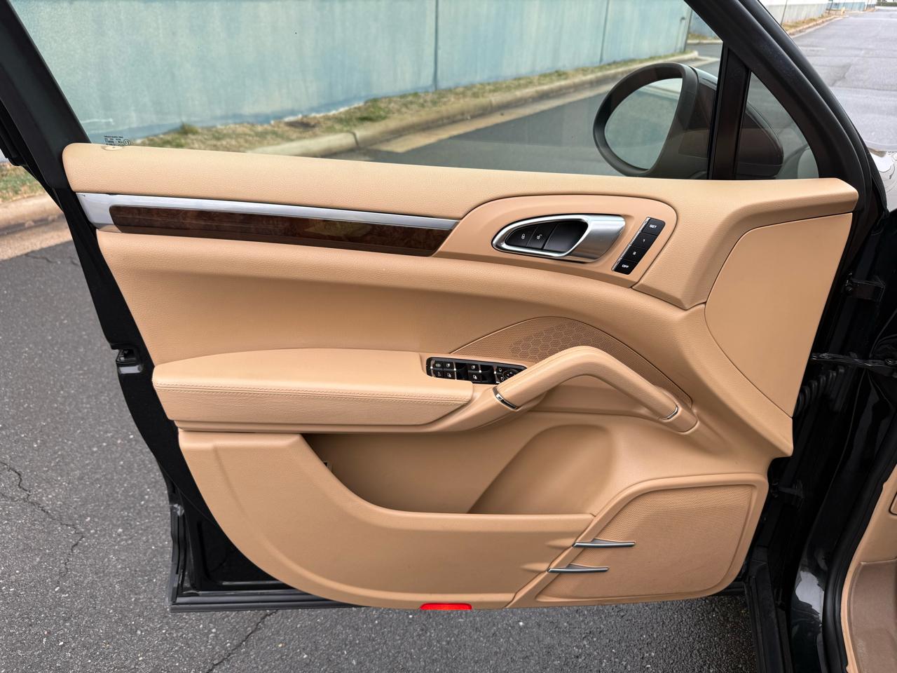 Porsche Cayenne AWD 4dr Manual 2012