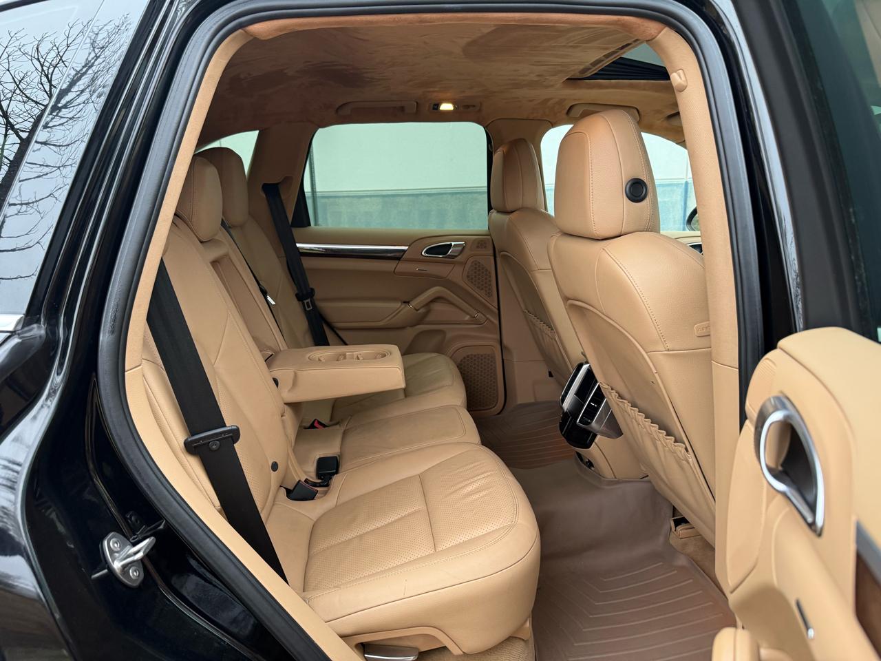 Porsche Cayenne AWD 4dr Manual 2012