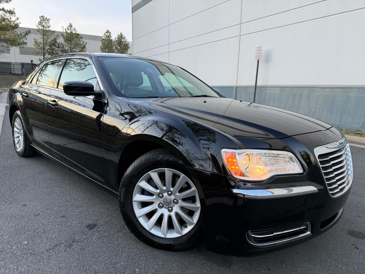 Chrysler 300 4dr Sdn RWD 2014