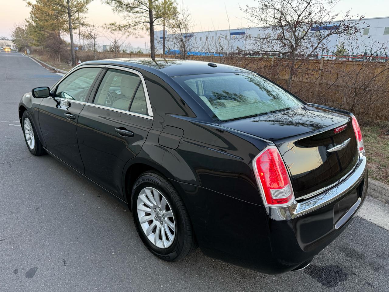 Chrysler 300 4dr Sdn RWD 2014
