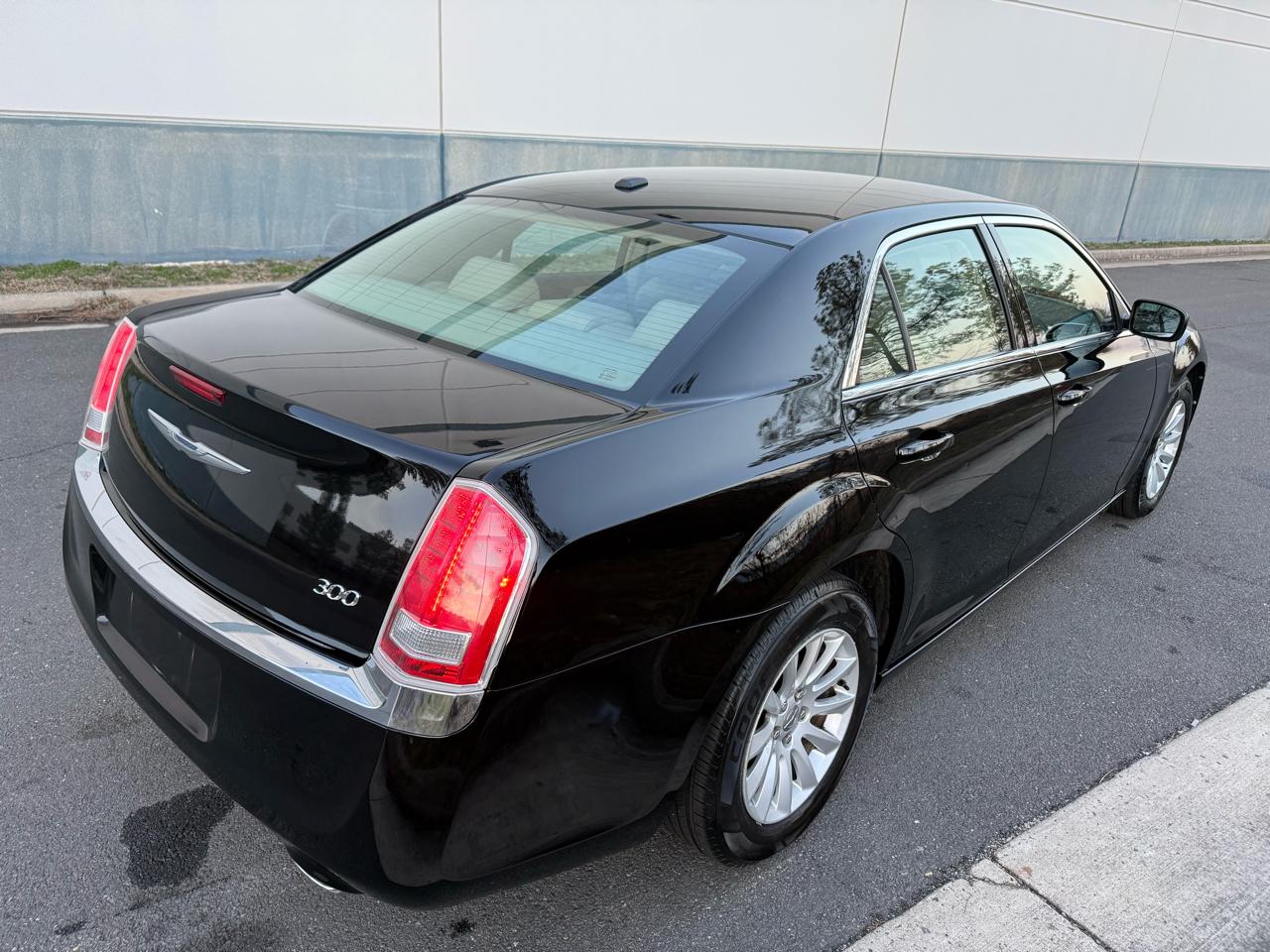 Chrysler 300 4dr Sdn RWD 2014