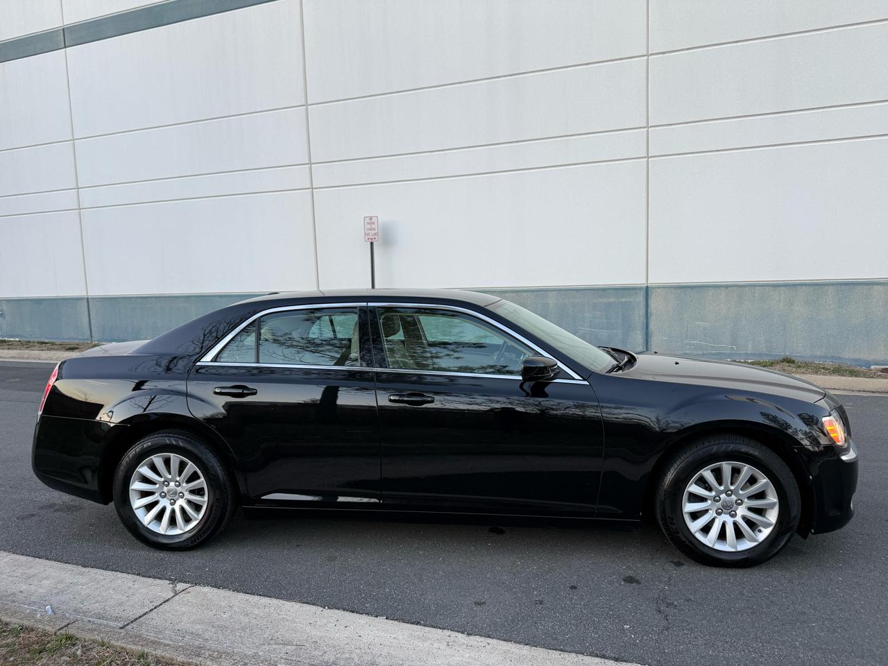 Chrysler 300 4dr Sdn RWD 2014