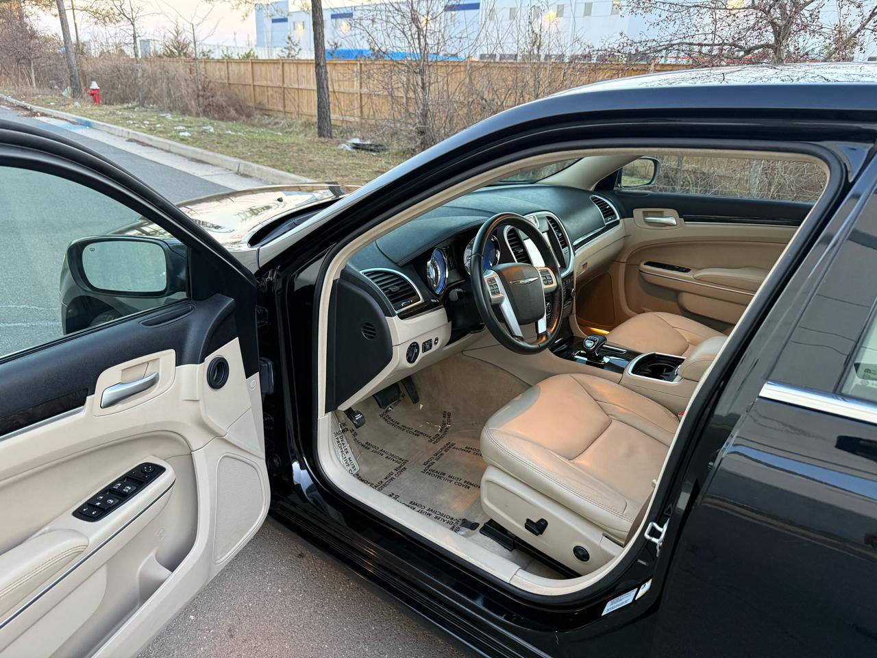 Chrysler 300 4dr Sdn RWD 2014