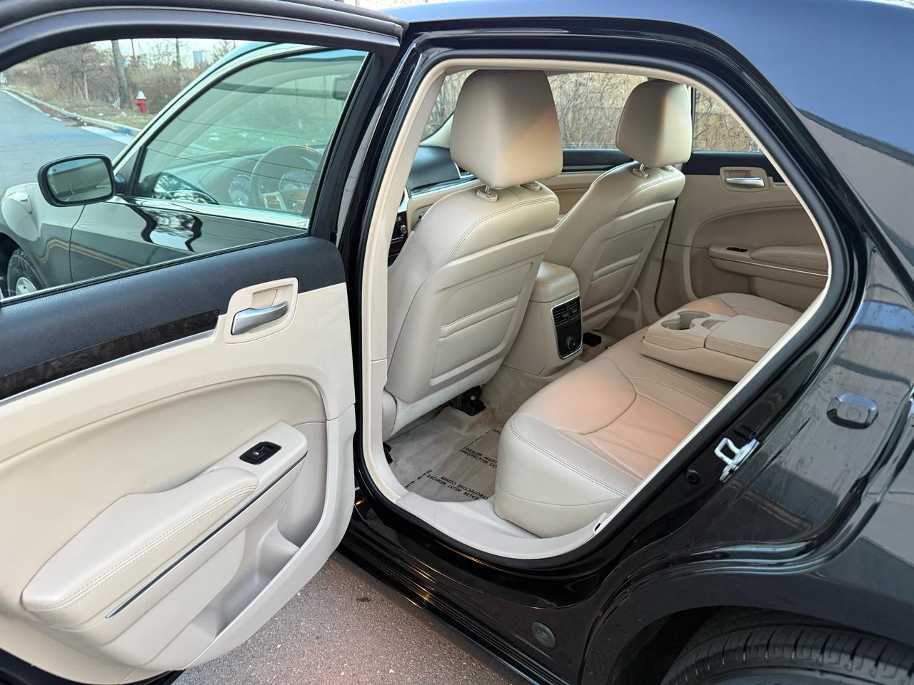 Chrysler 300 4dr Sdn RWD 2014