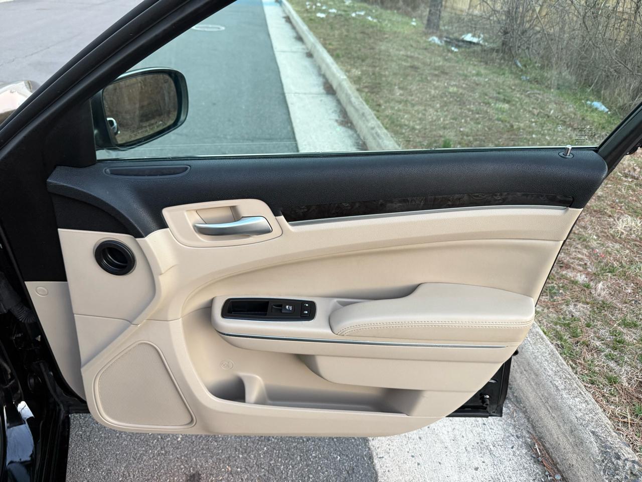 Chrysler 300 4dr Sdn RWD 2014