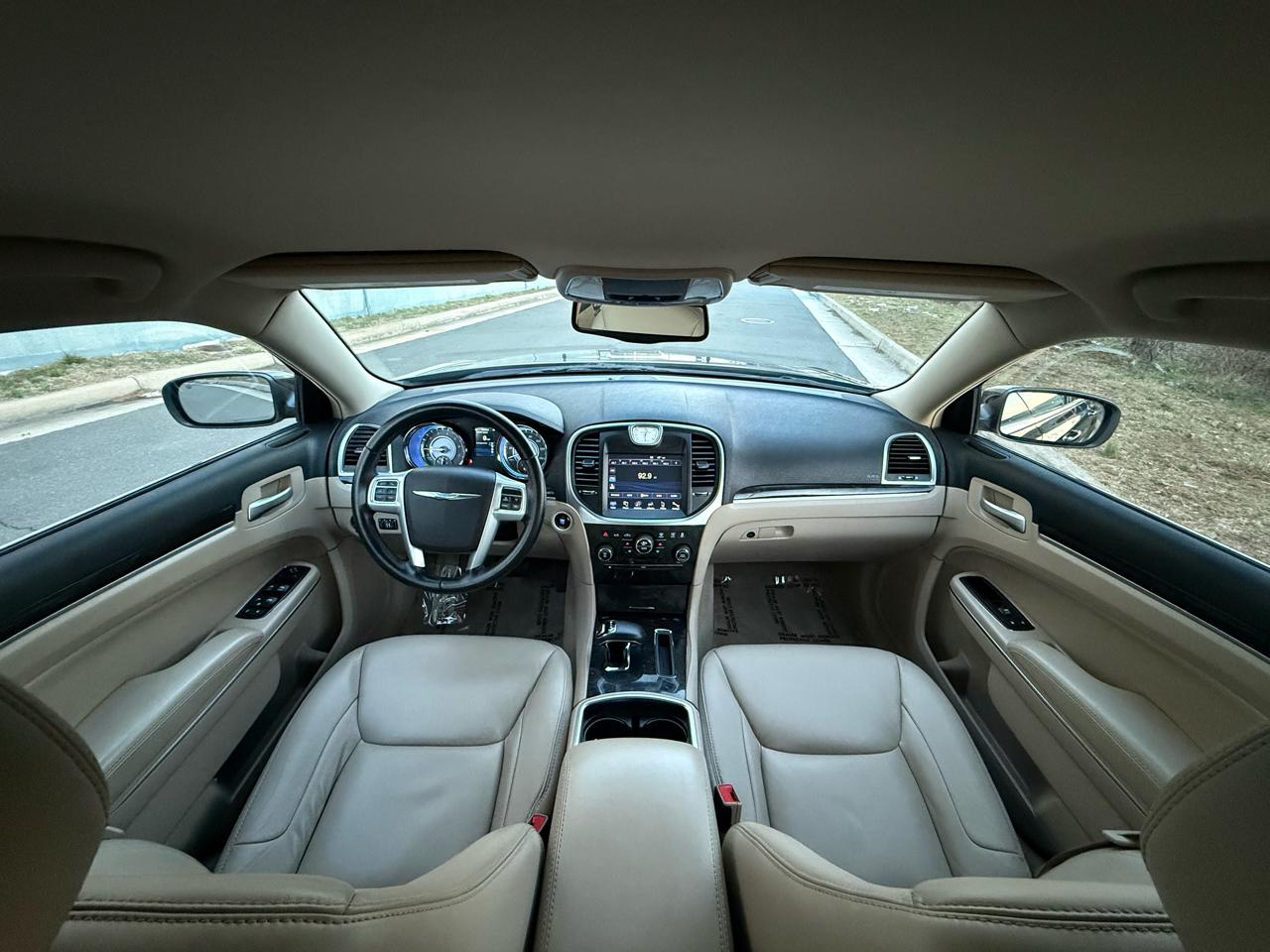 Chrysler 300 4dr Sdn RWD 2014