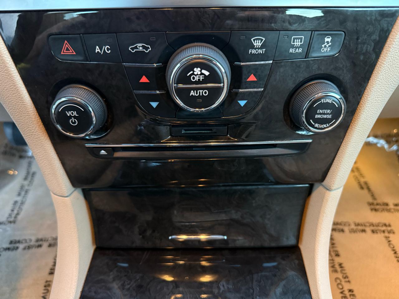 Chrysler 300 4dr Sdn RWD 2014