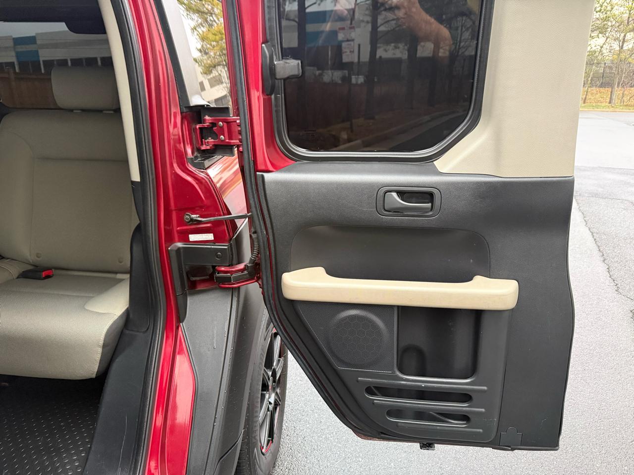 Honda Element 2WD 4dr MT LX 2007