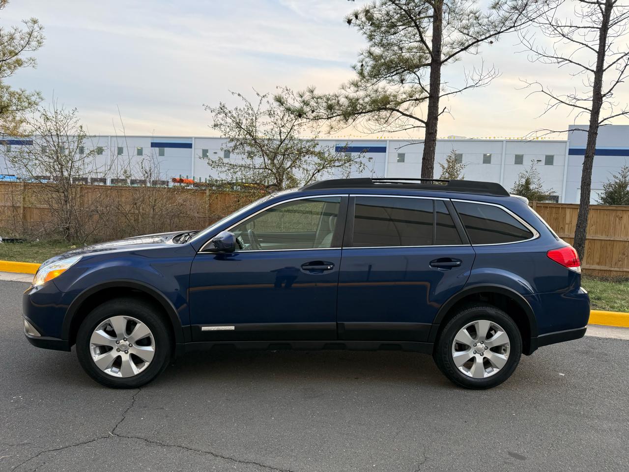 Subaru Outback 4dr Wgn H4 Auto 2.5i Premium All-Weather 2010