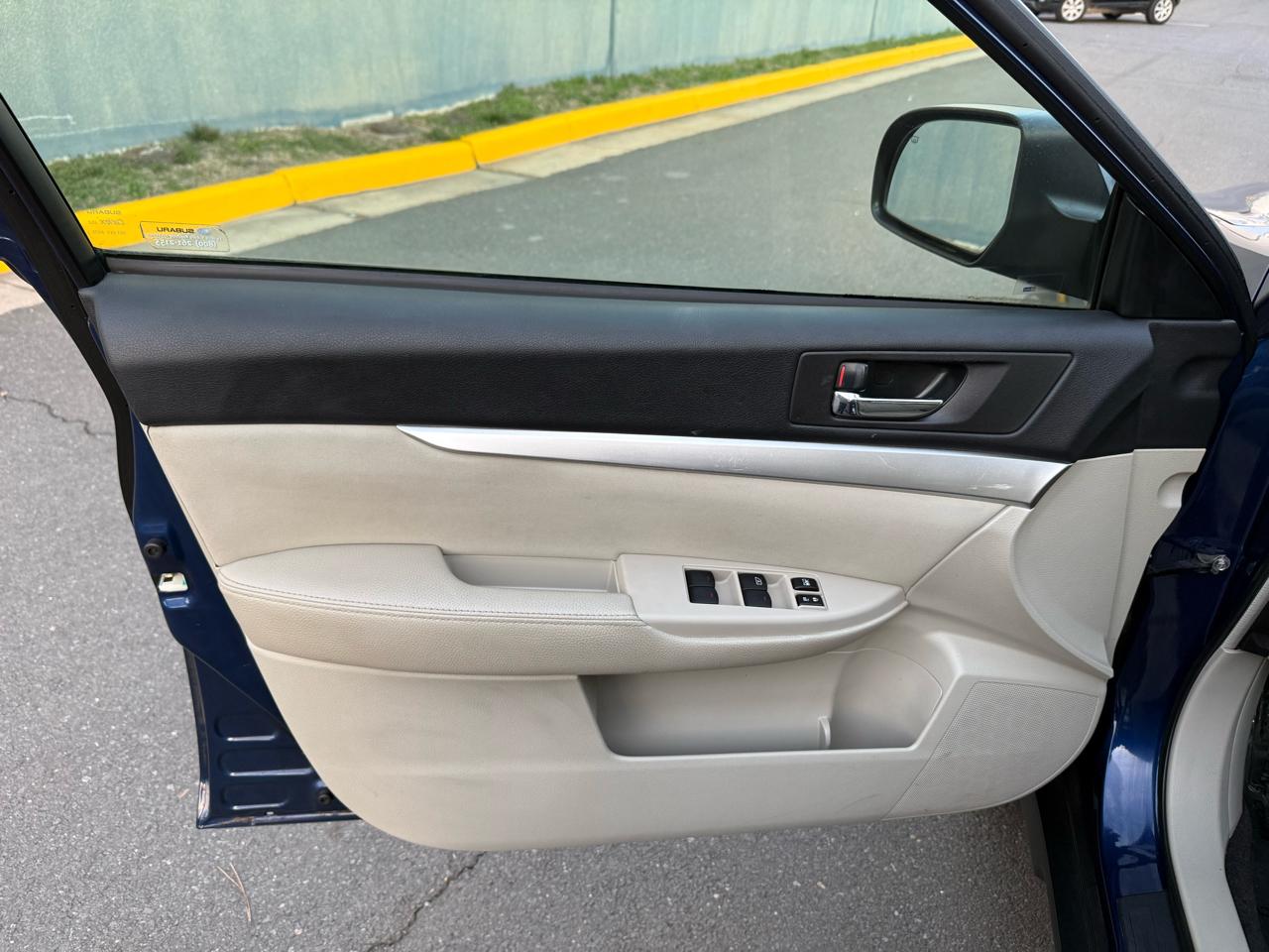 Subaru Outback 4dr Wgn H4 Auto 2.5i Premium All-Weather 2010