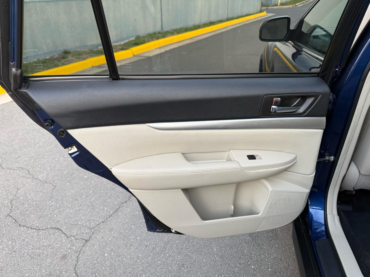 Subaru Outback 4dr Wgn H4 Auto 2.5i Premium All-Weather 2010