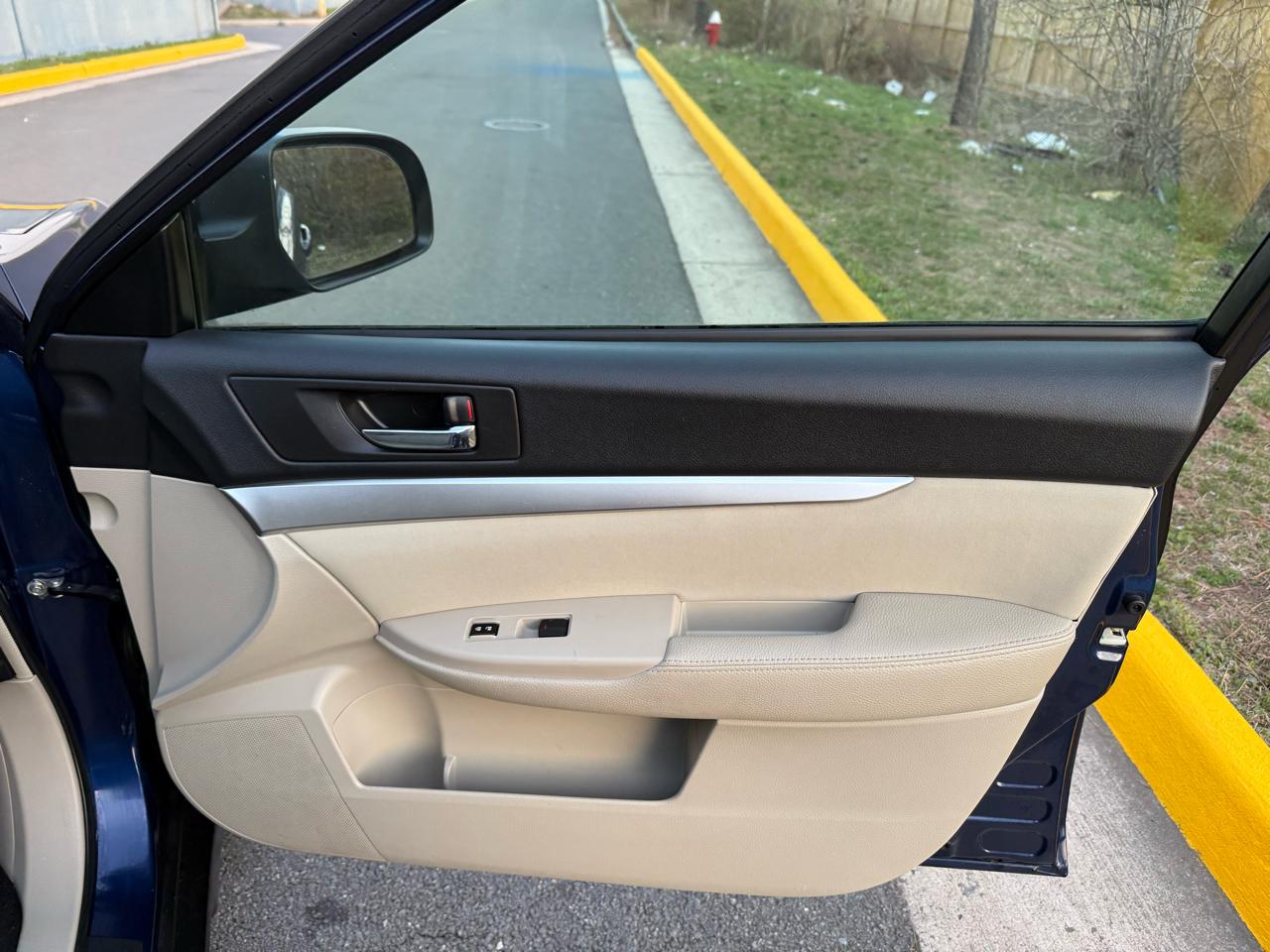 Subaru Outback 4dr Wgn H4 Auto 2.5i Premium All-Weather 2010