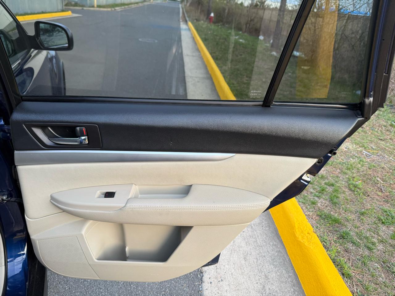 Subaru Outback 4dr Wgn H4 Auto 2.5i Premium All-Weather 2010