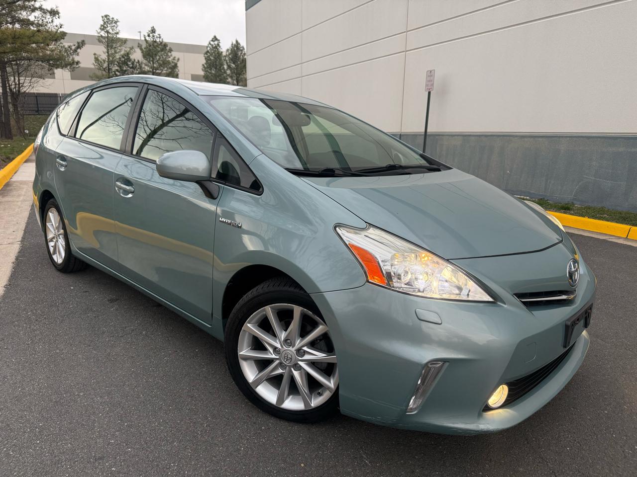 Toyota Prius V 5dr Wgn Three (Natl) 2014