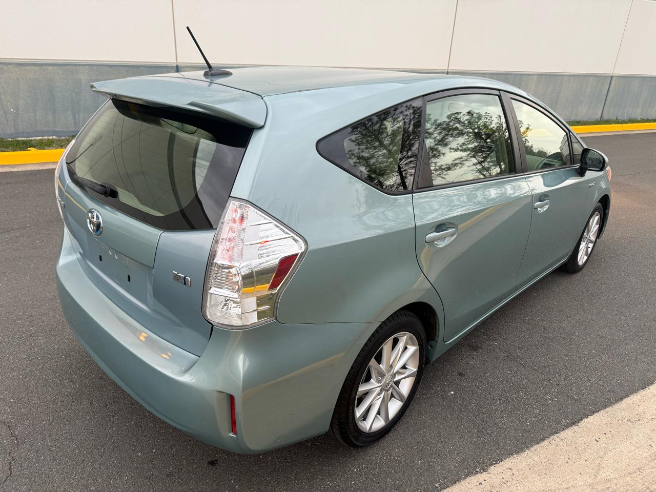 Toyota Prius V 5dr Wgn Three (Natl) 2014
