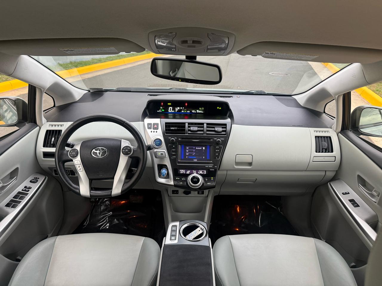 Toyota Prius V 5dr Wgn Three (Natl) 2014