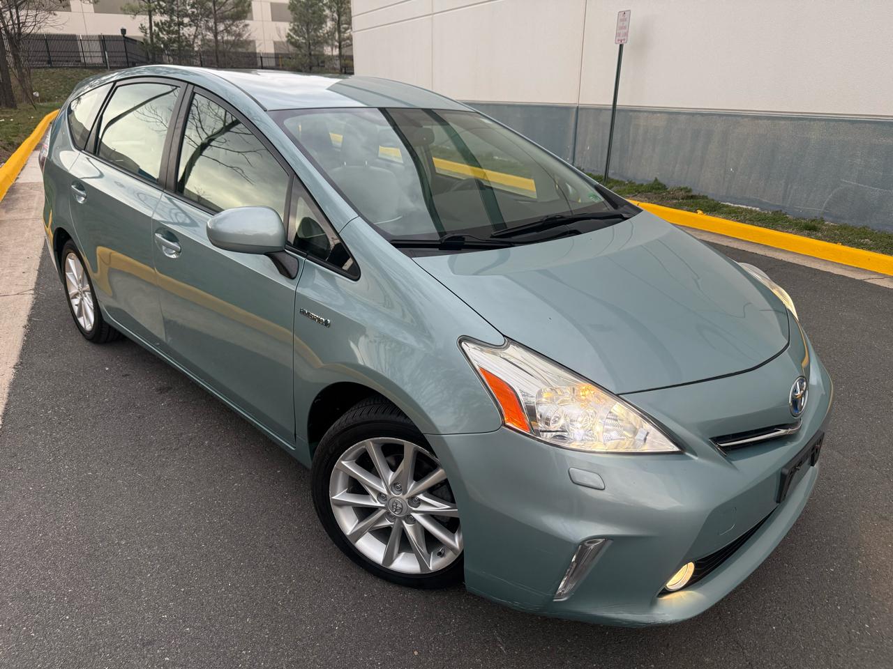 Toyota Prius V 5dr Wgn Three (Natl) 2014