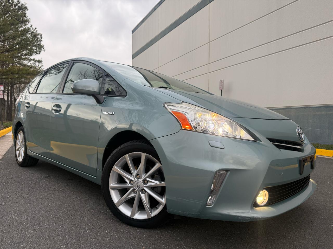 Toyota Prius V 5dr Wgn Three (Natl) 2014