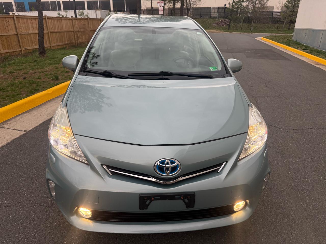 Toyota Prius V 5dr Wgn Three (Natl) 2014