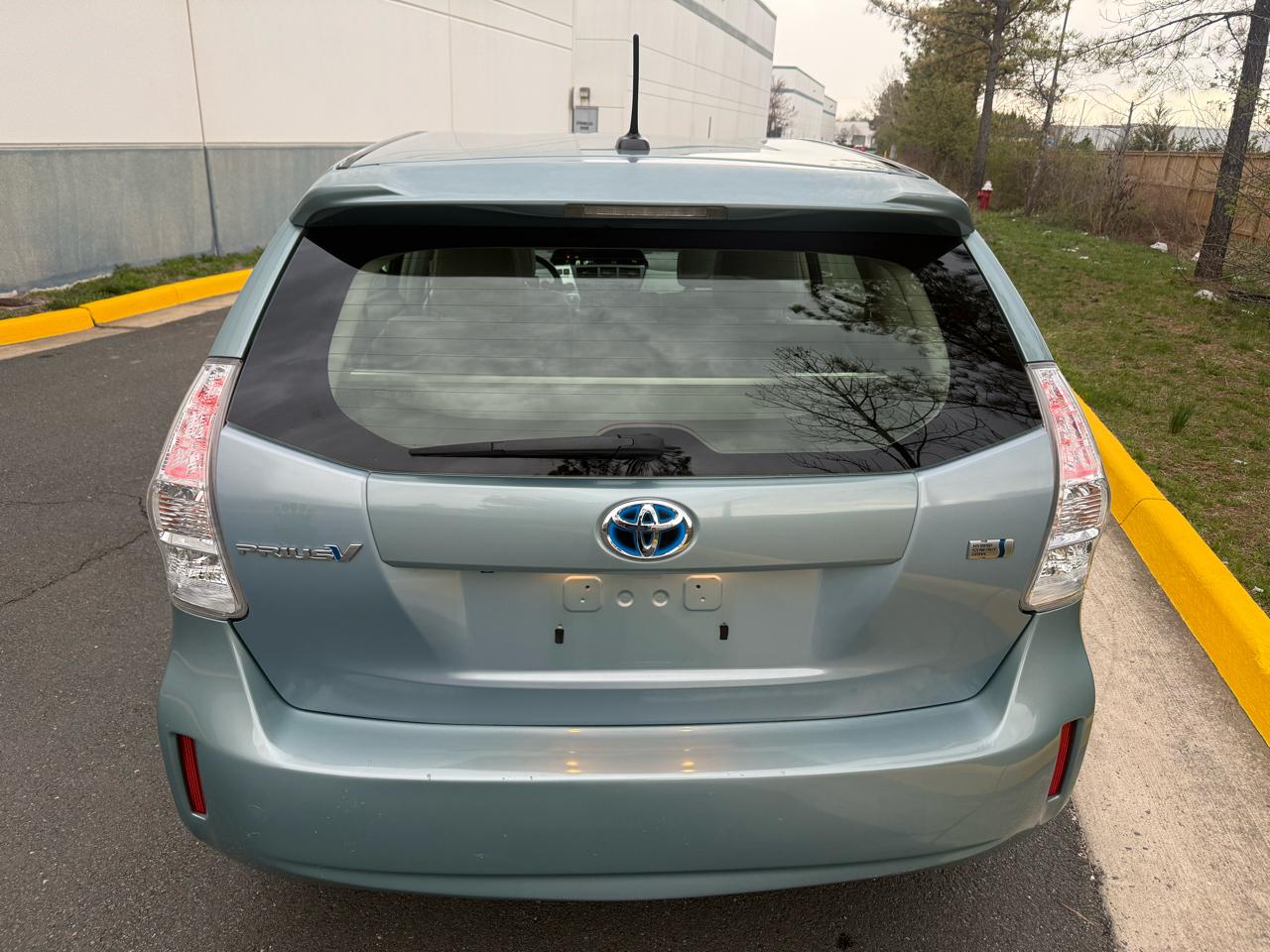Toyota Prius V 5dr Wgn Three (Natl) 2014