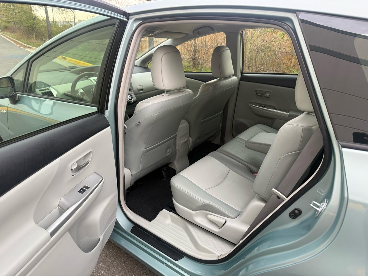 Toyota Prius V 5dr Wgn Three (Natl) 2014