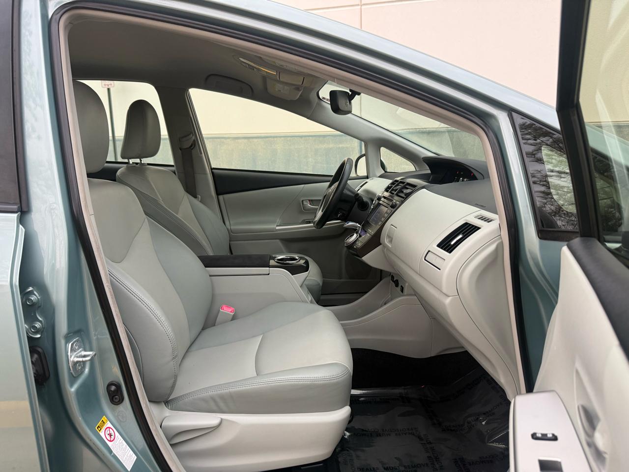 Toyota Prius V 5dr Wgn Three (Natl) 2014