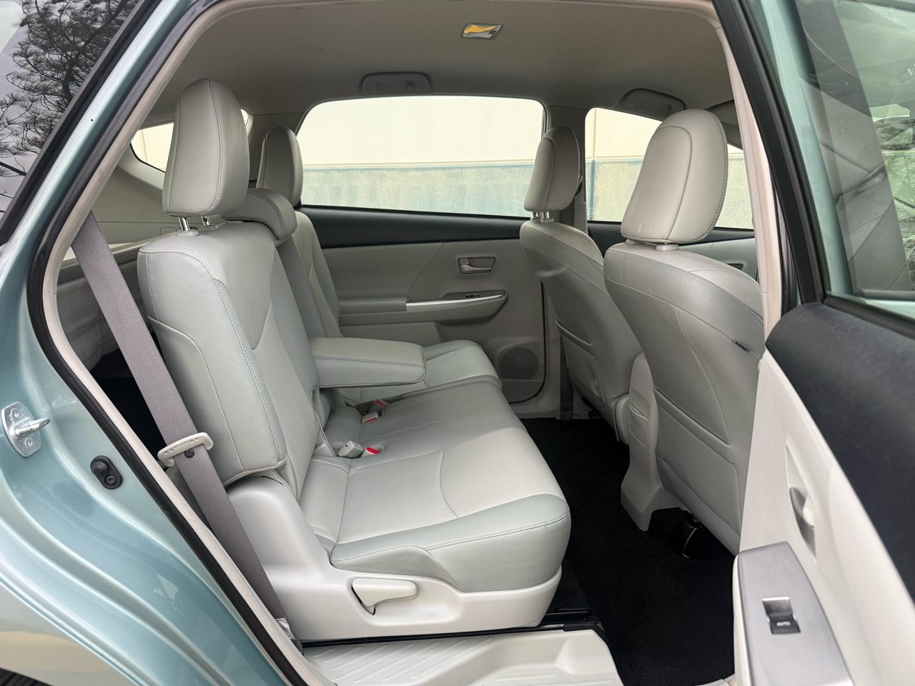 Toyota Prius V 5dr Wgn Three (Natl) 2014