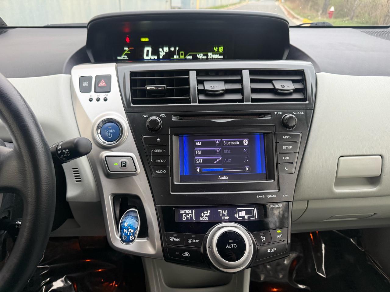 Toyota Prius V 5dr Wgn Three (Natl) 2014