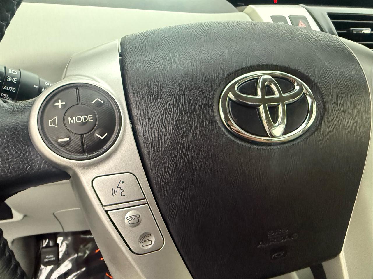 Toyota Prius V 5dr Wgn Three (Natl) 2014