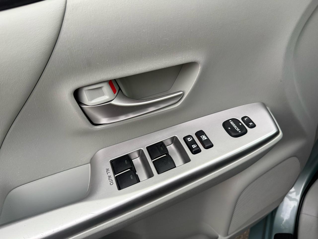 Toyota Prius V 5dr Wgn Three (Natl) 2014