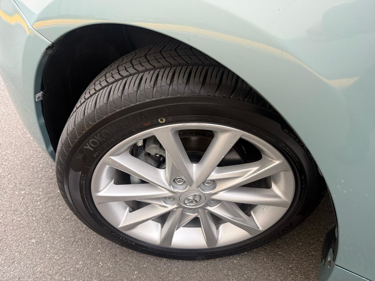 Toyota Prius V 5dr Wgn Three (Natl) 2014