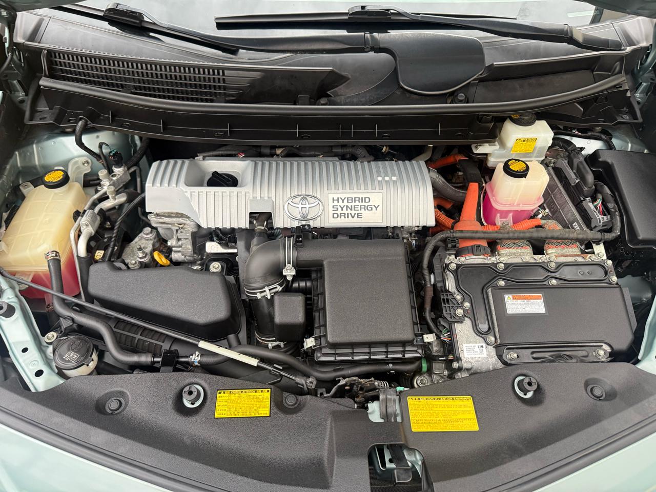 Toyota Prius V 5dr Wgn Three (Natl) 2014