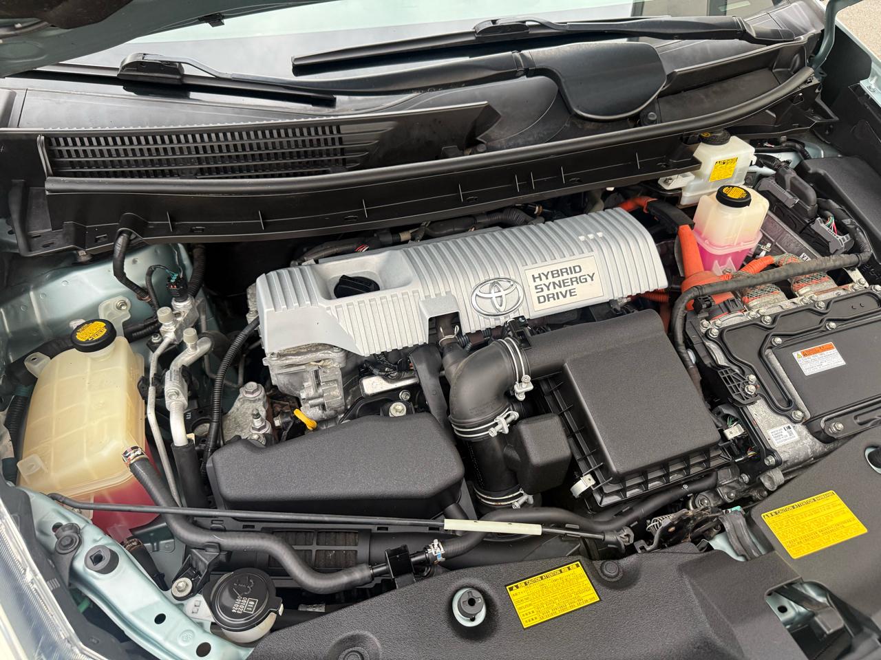 Toyota Prius V 5dr Wgn Three (Natl) 2014