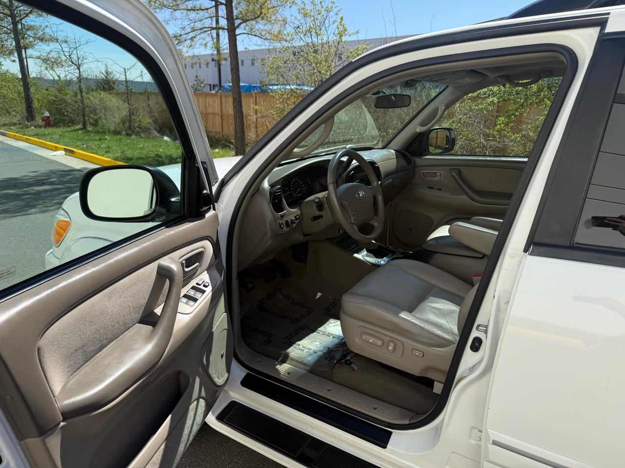 Toyota Sequoia 4dr SR5 4WD (Natl) 2006