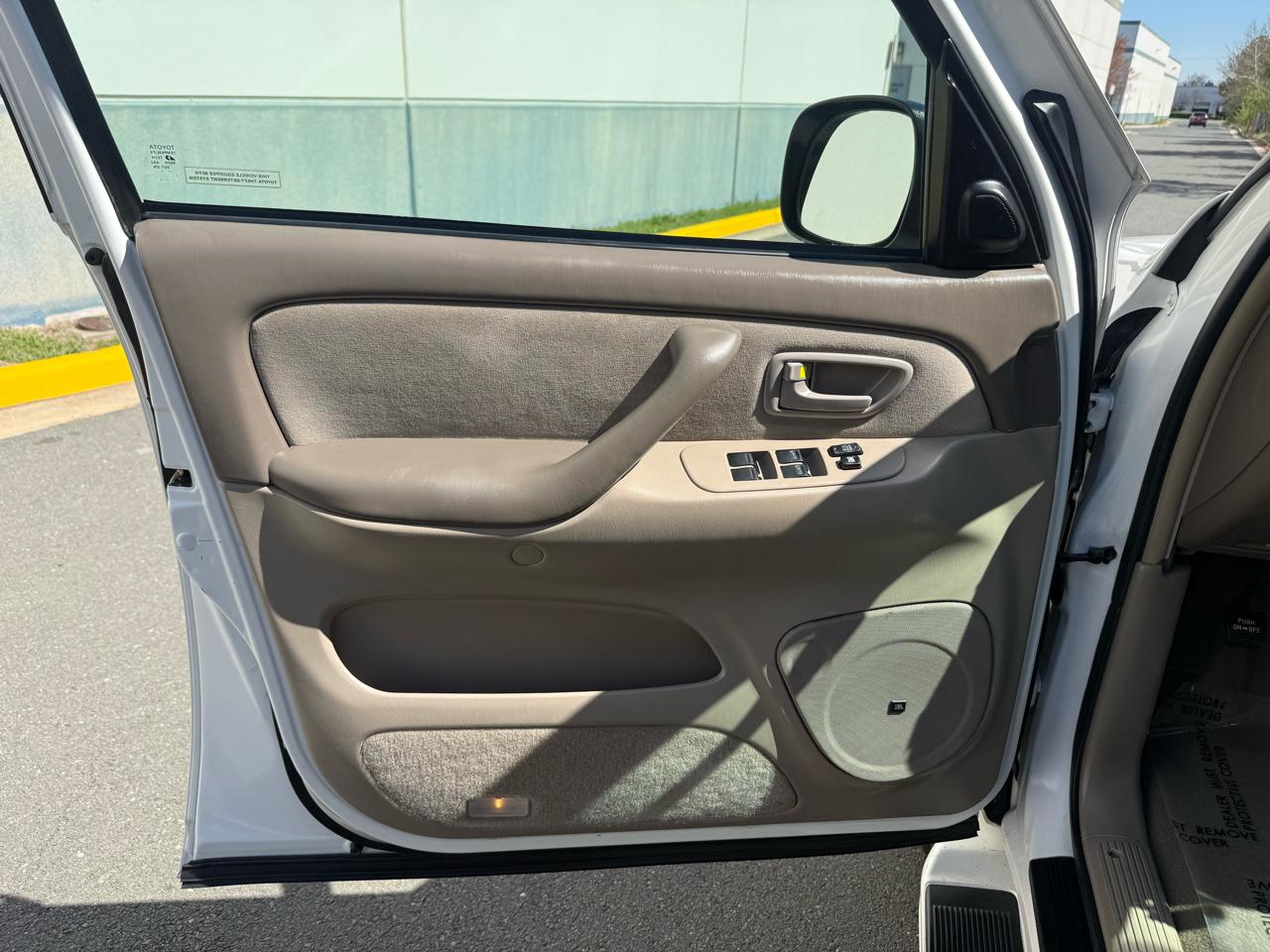 Toyota Sequoia 4dr SR5 4WD (Natl) 2006