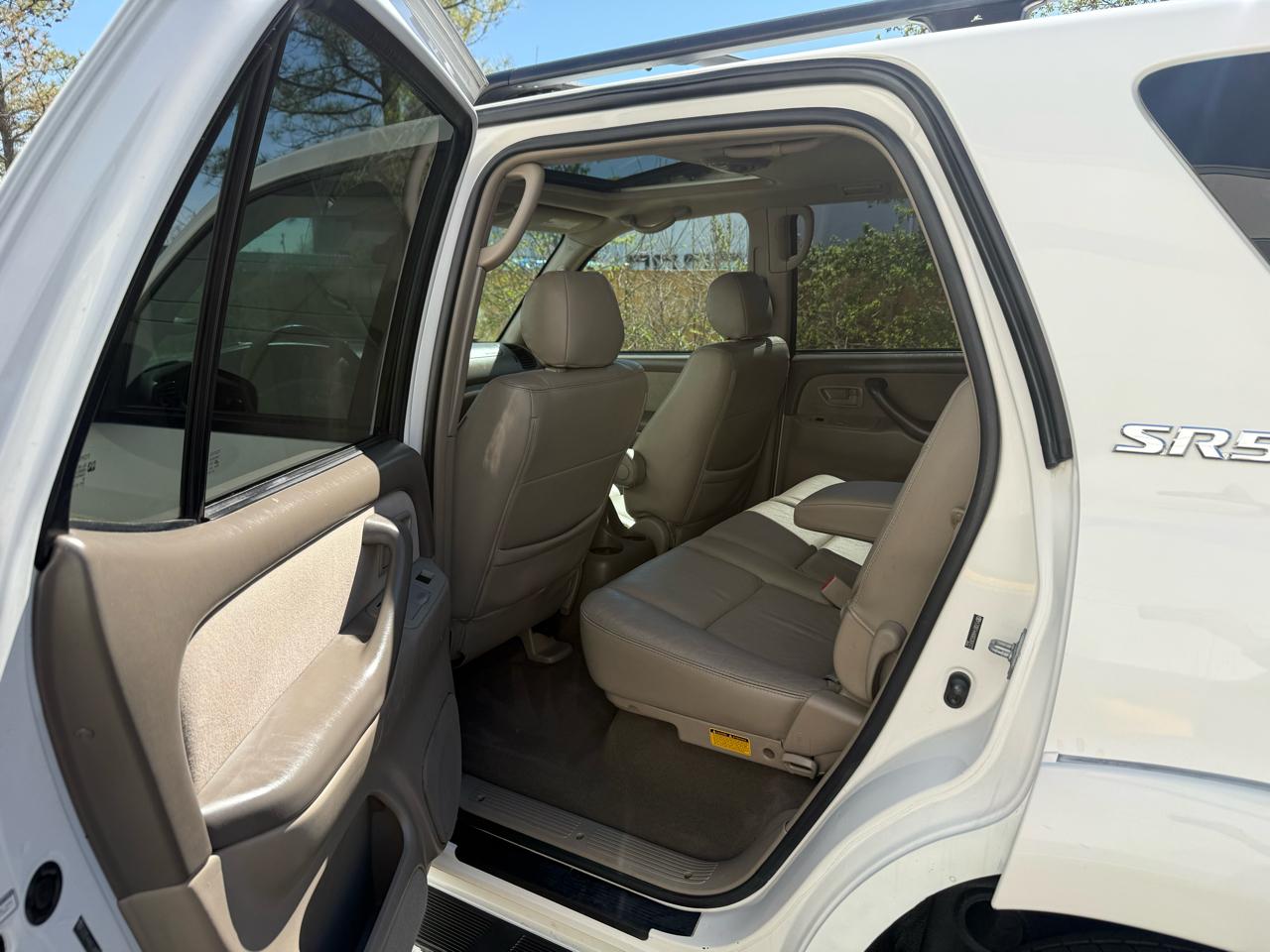 Toyota Sequoia 4dr SR5 4WD (Natl) 2006