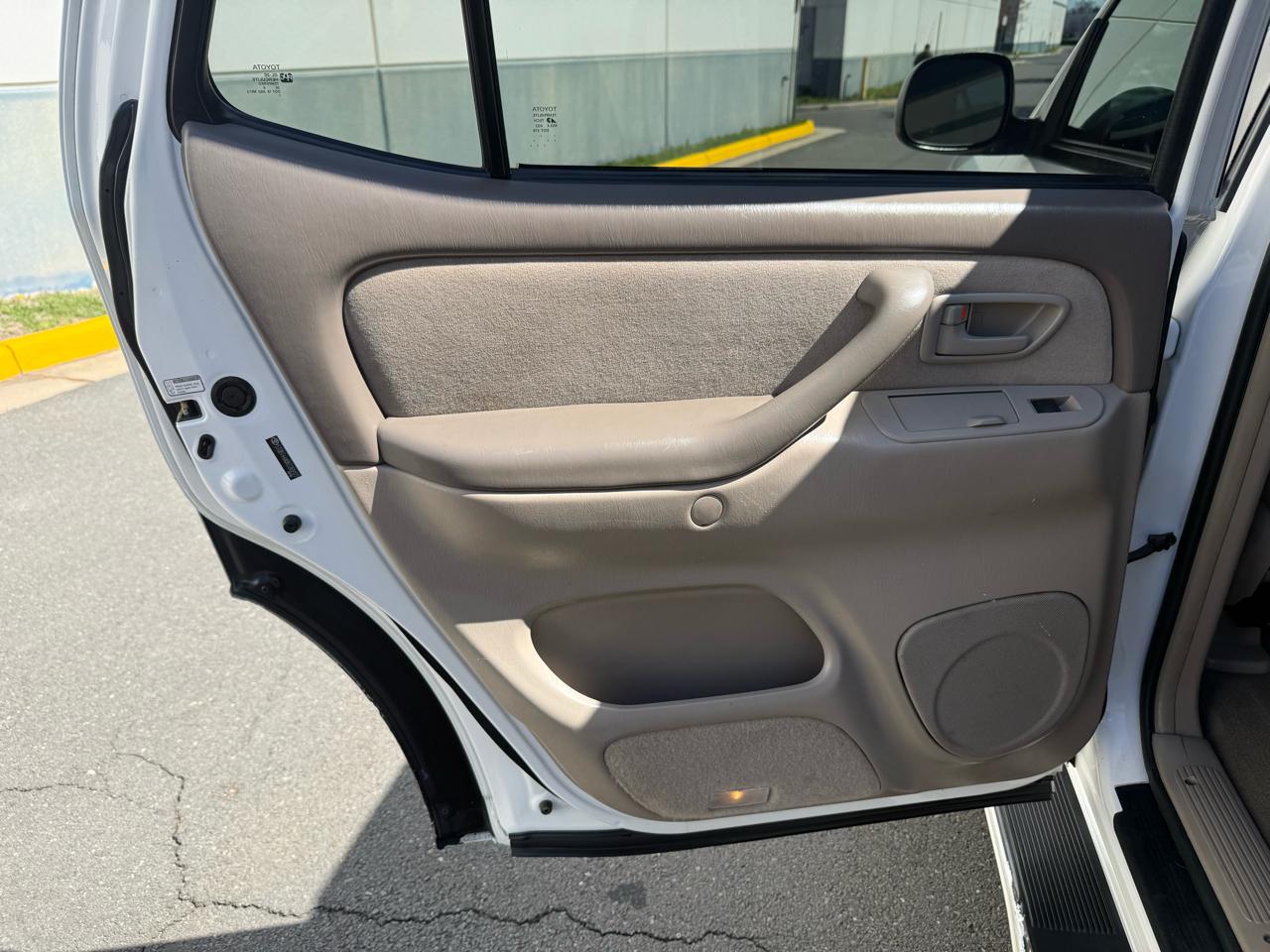 Toyota Sequoia 4dr SR5 4WD (Natl) 2006