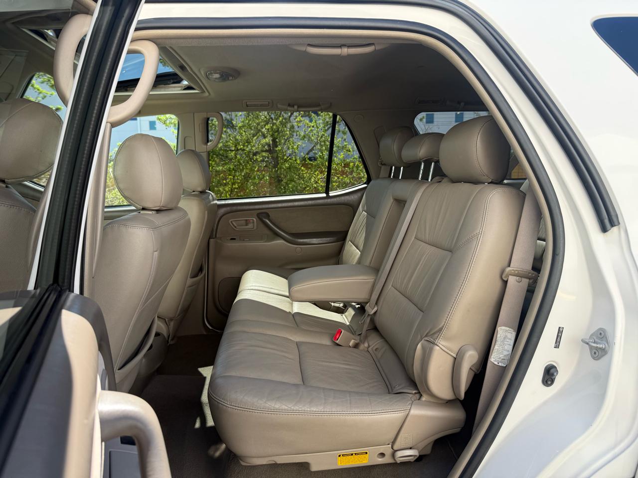 Toyota Sequoia 4dr SR5 4WD (Natl) 2006