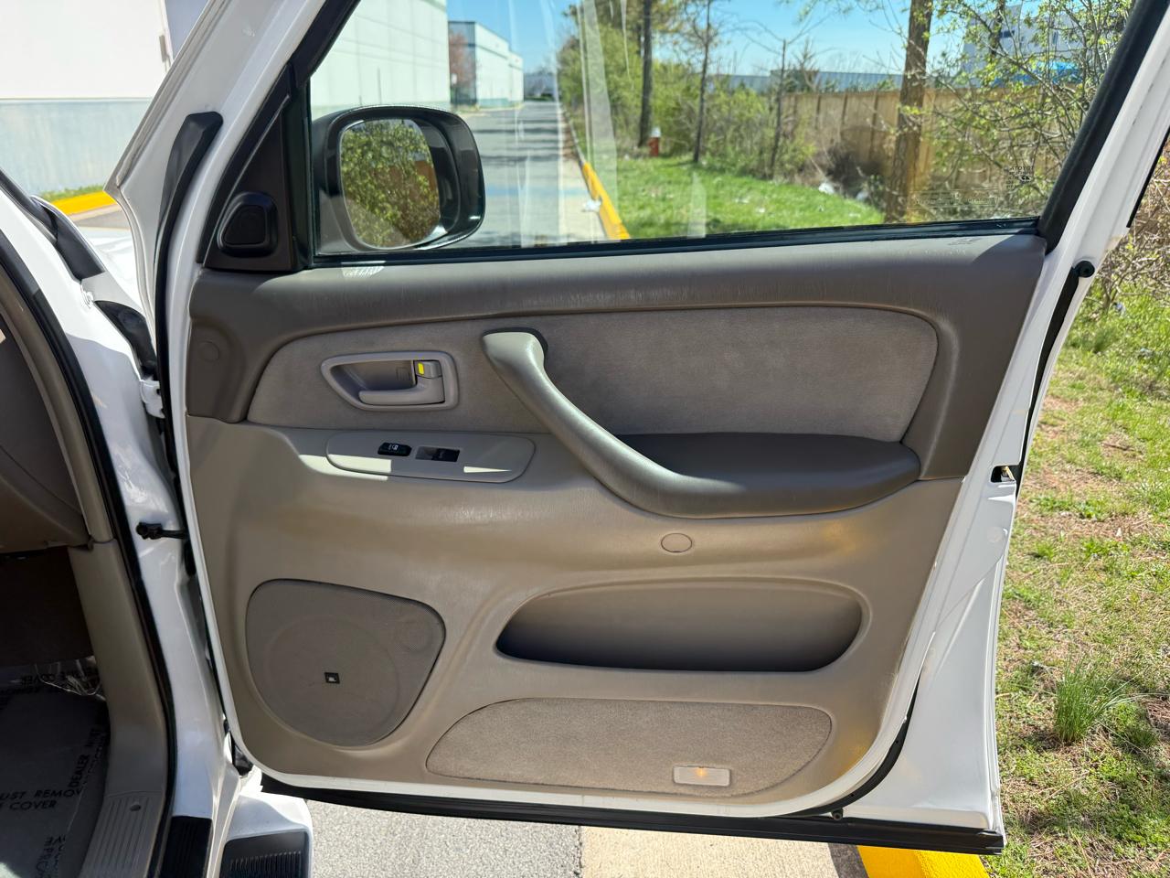 Toyota Sequoia 4dr SR5 4WD (Natl) 2006