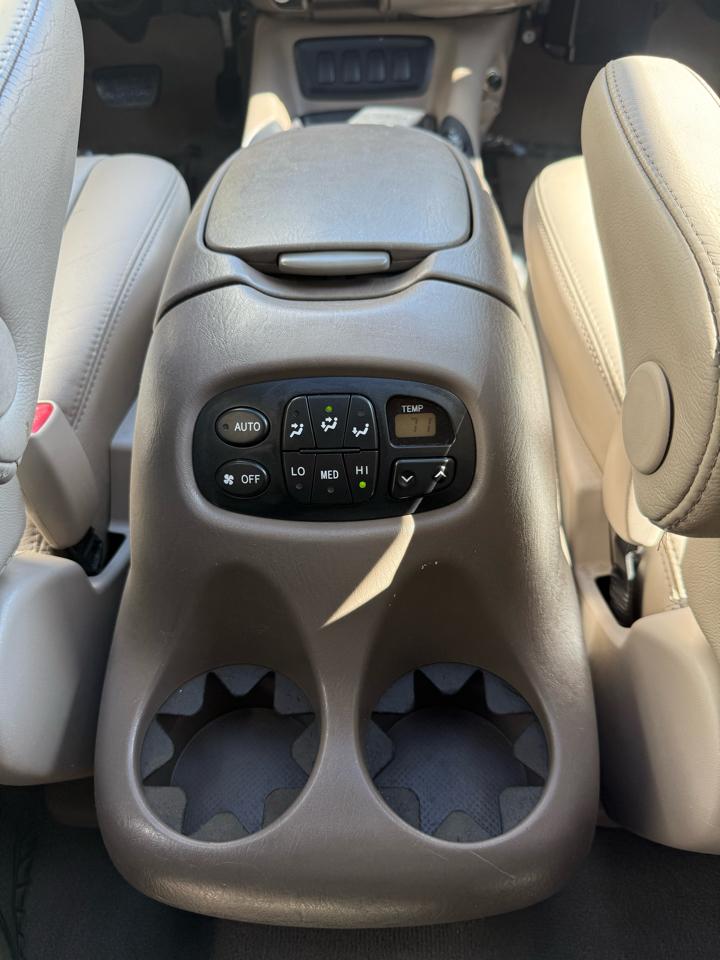 Toyota Sequoia 4dr SR5 4WD (Natl) 2006