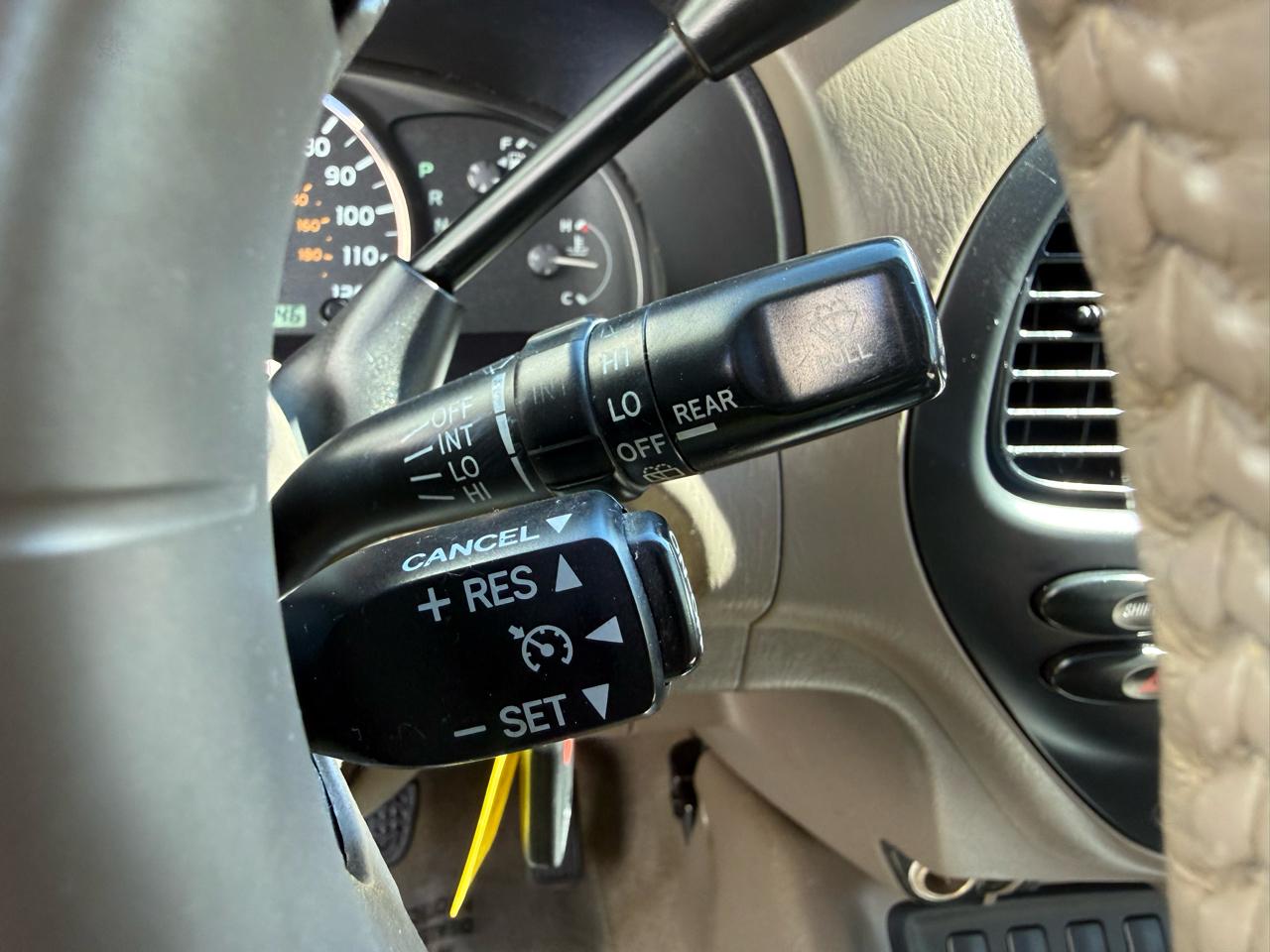 Toyota Sequoia 4dr SR5 4WD (Natl) 2006