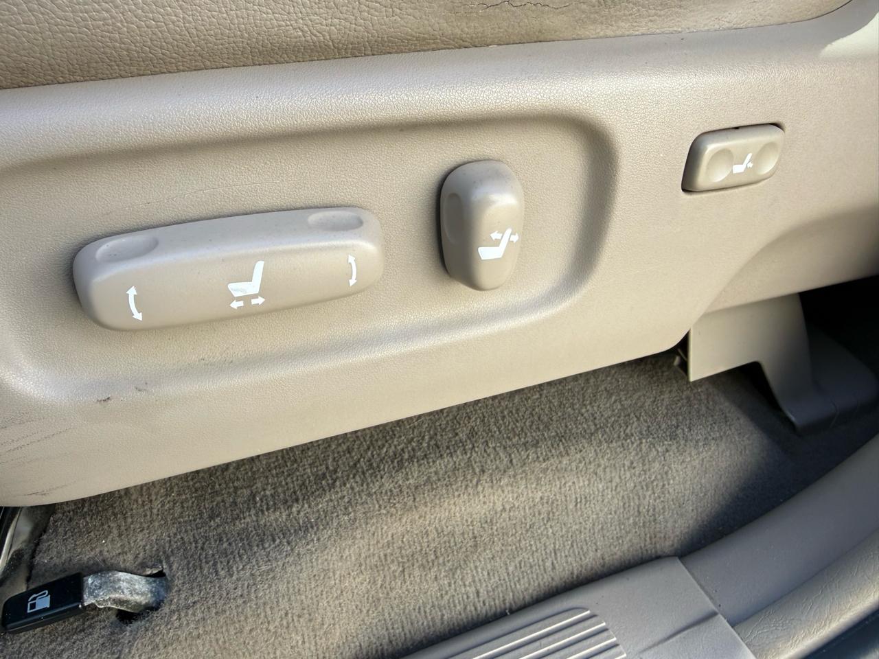 Toyota Sequoia 4dr SR5 4WD (Natl) 2006