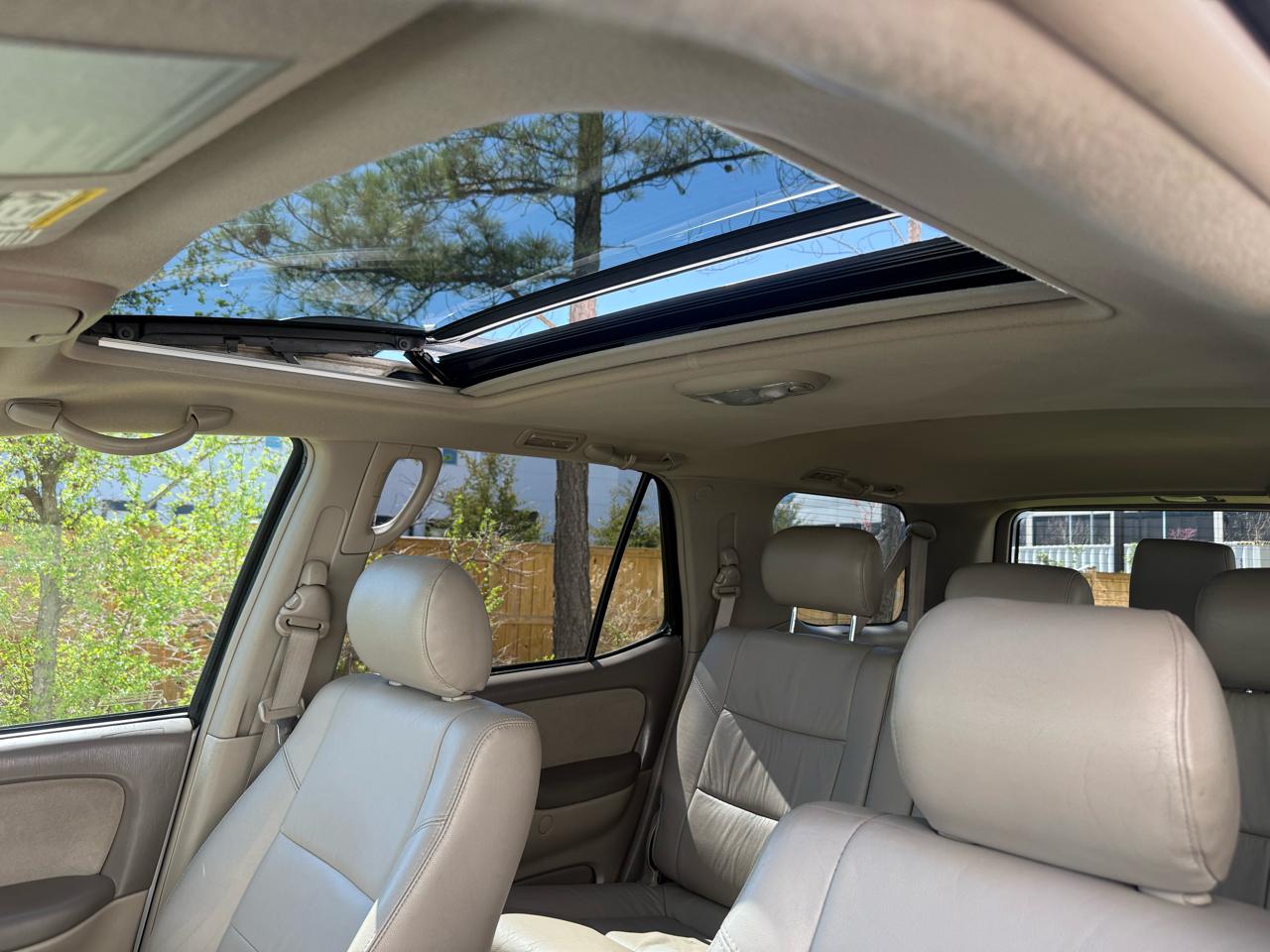 Toyota Sequoia 4dr SR5 4WD (Natl) 2006