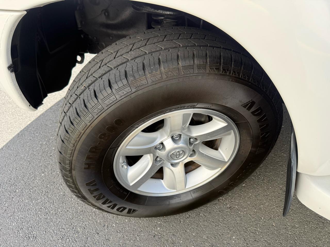 Toyota Sequoia 4dr SR5 4WD (Natl) 2006