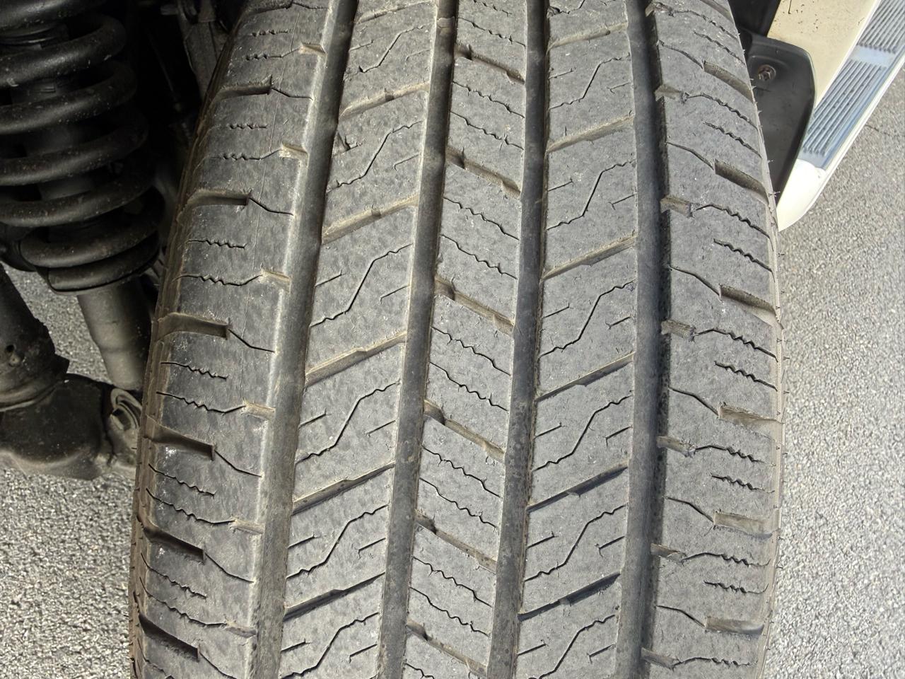 Toyota Sequoia 4dr SR5 4WD (Natl) 2006